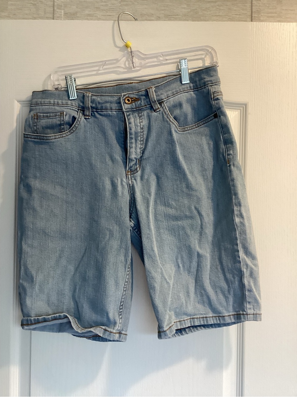 D & co Light Washed Denim Jean Shorts for Women 12 EUC